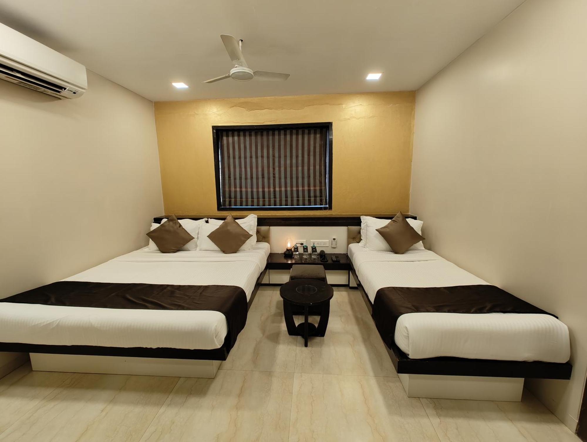 The Majlis Hotel - Colaba Mumbai Eksteriør bilde