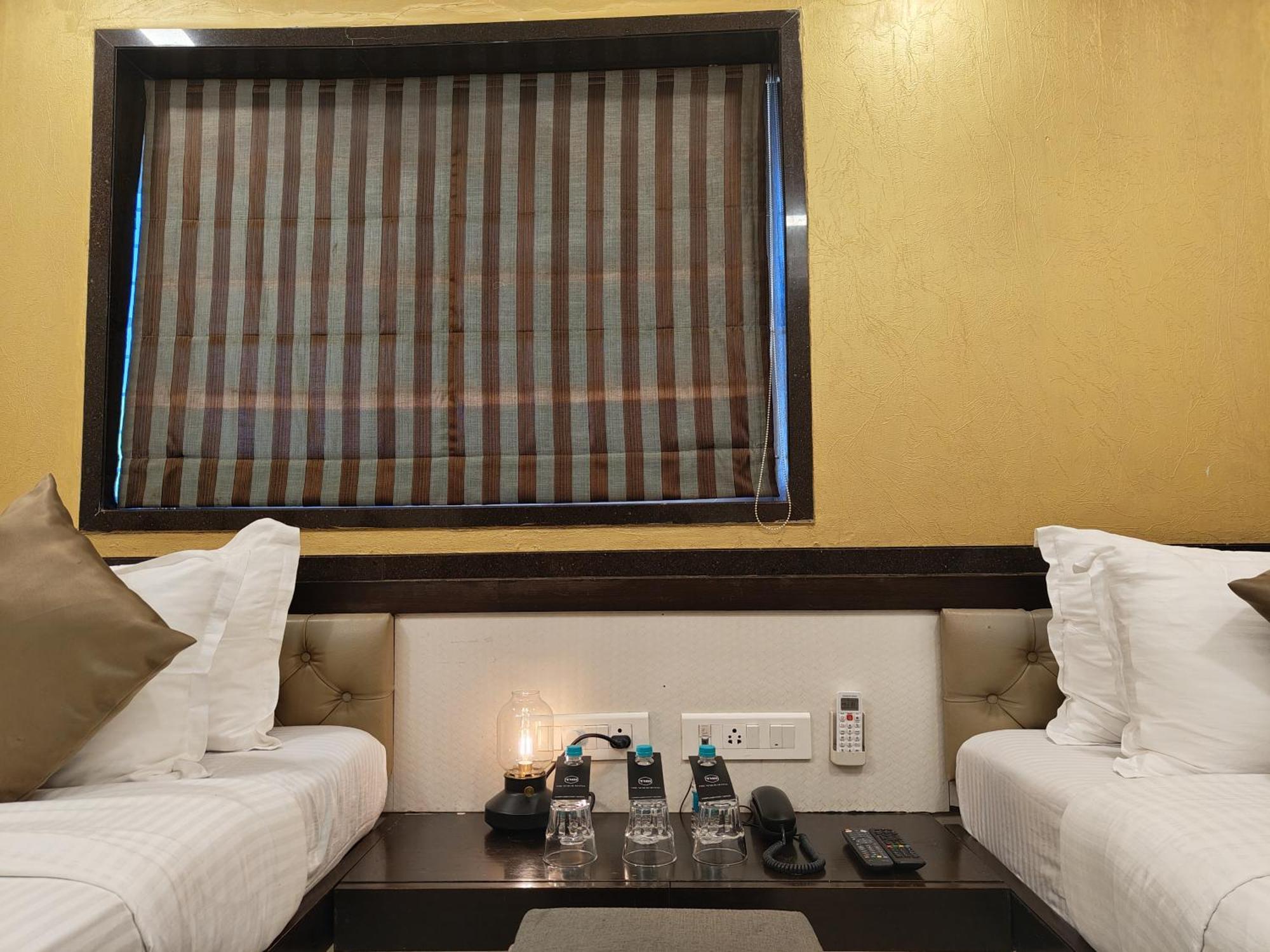 The Majlis Hotel - Colaba Mumbai Eksteriør bilde