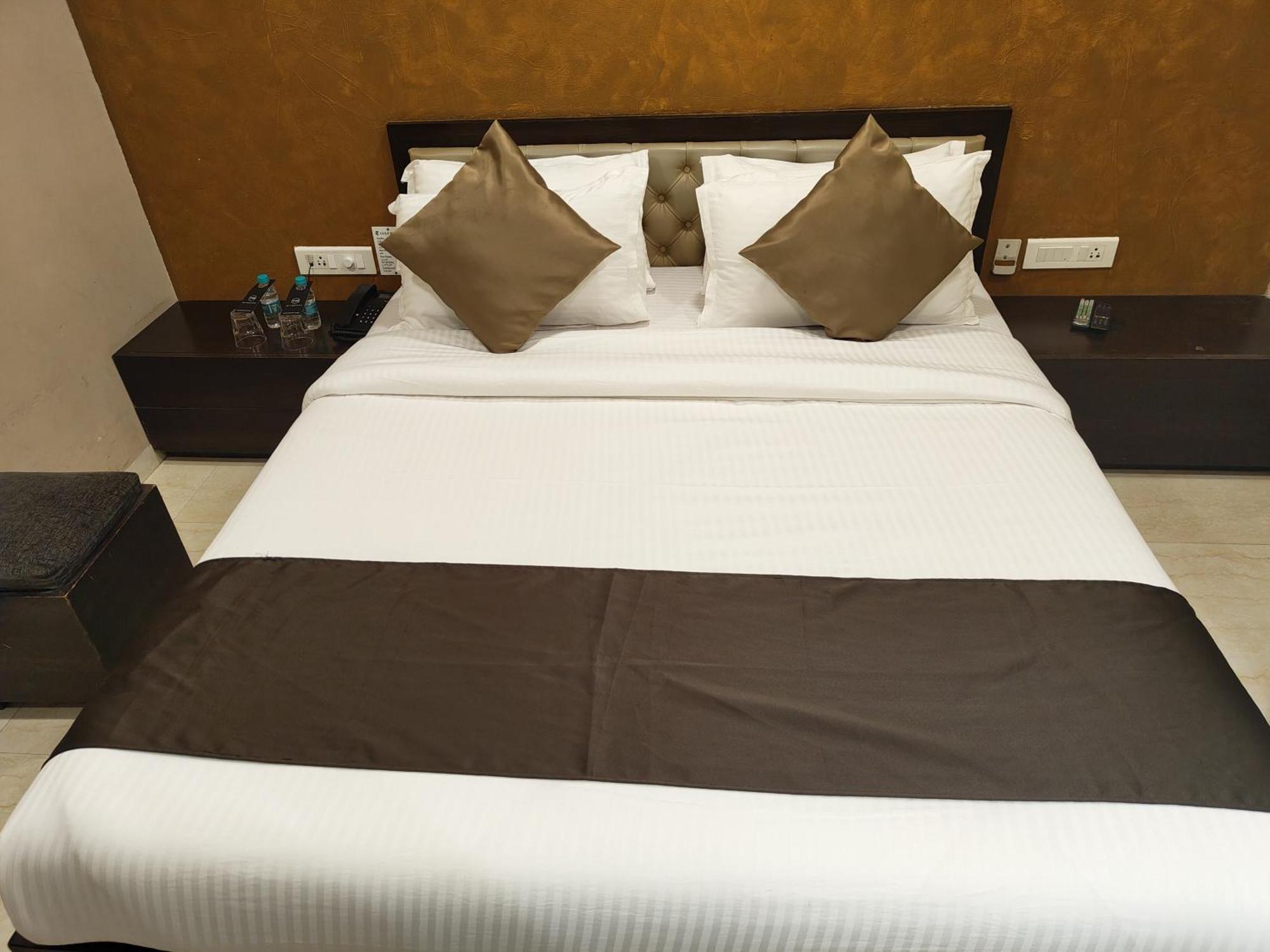 The Majlis Hotel - Colaba Mumbai Eksteriør bilde