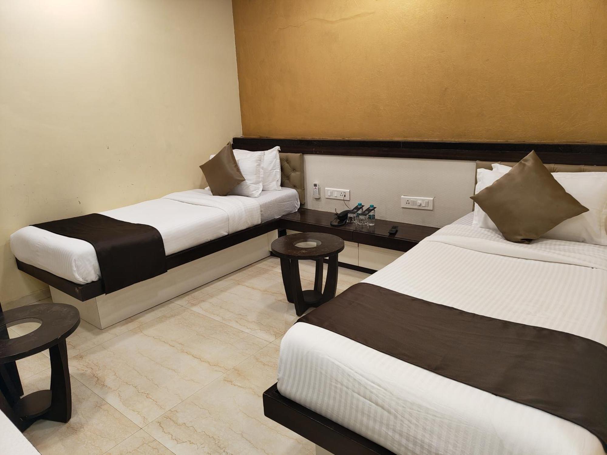 The Majlis Hotel - Colaba Mumbai Eksteriør bilde
