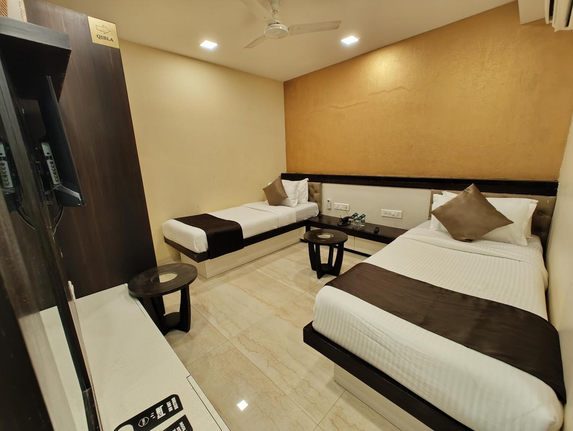 The Majlis Hotel - Colaba Mumbai Eksteriør bilde