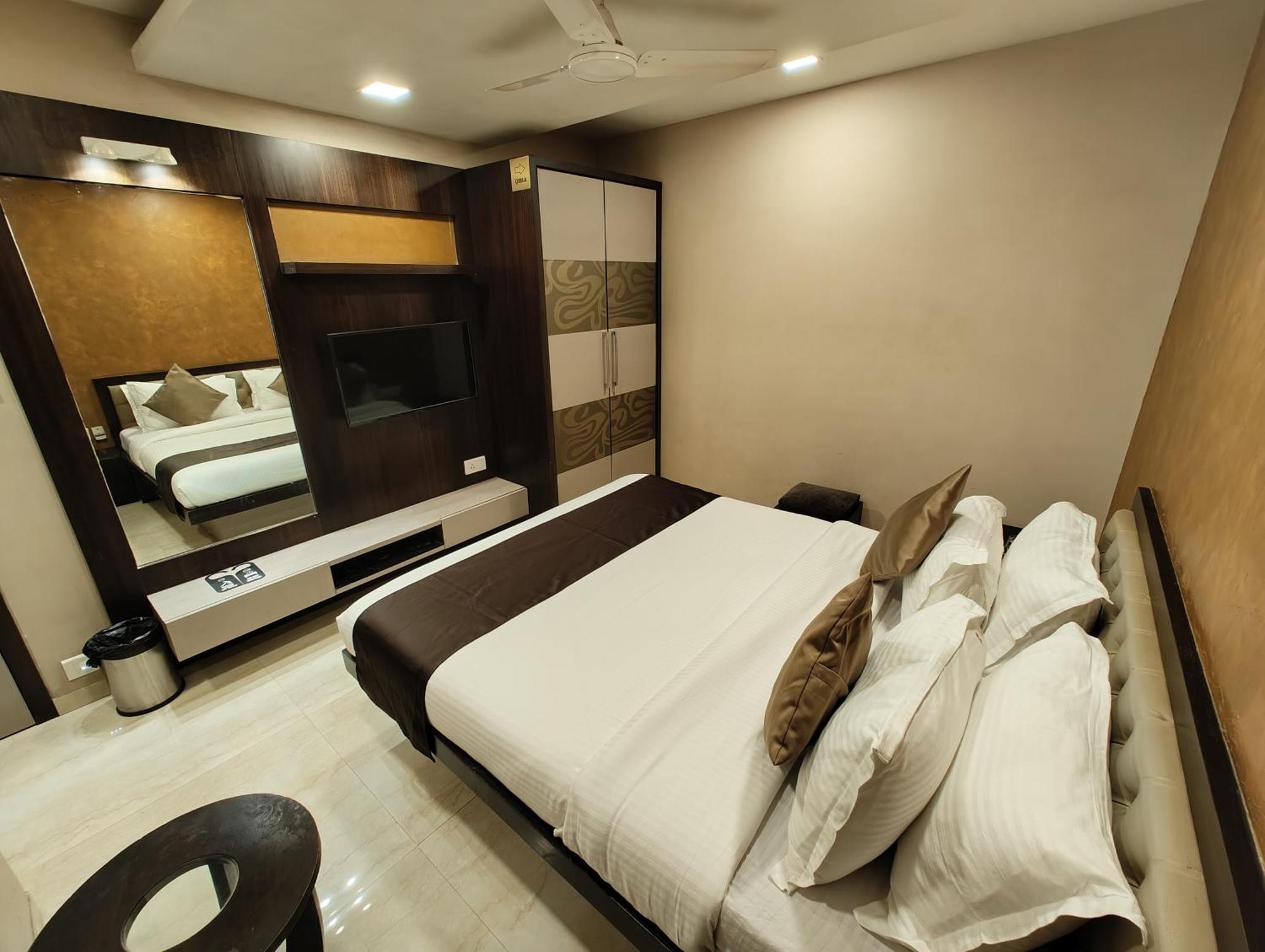 The Majlis Hotel - Colaba Mumbai Eksteriør bilde