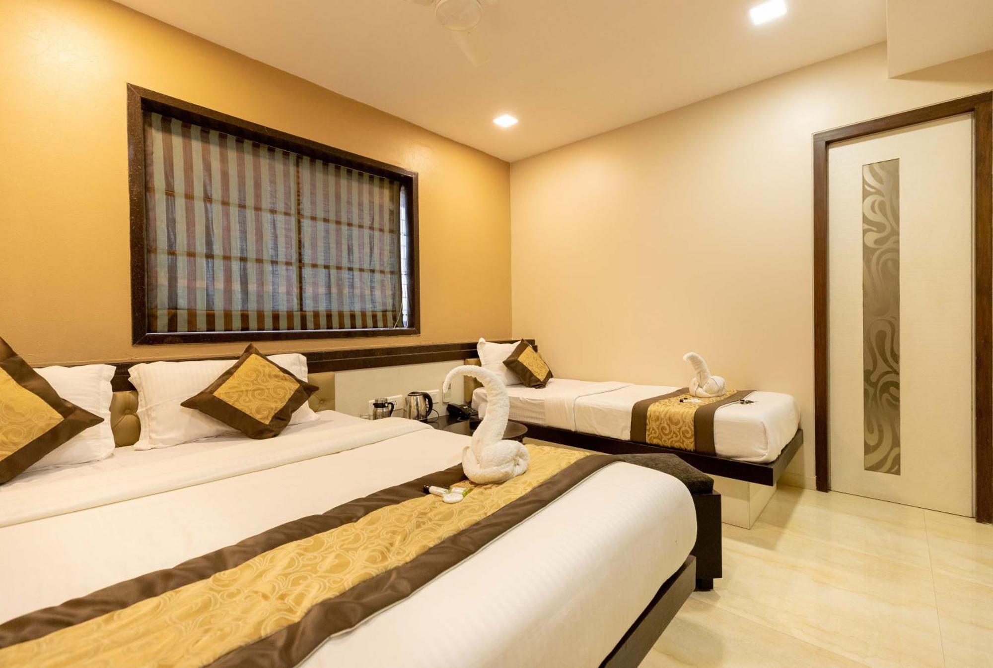 The Majlis Hotel - Colaba Mumbai Eksteriør bilde