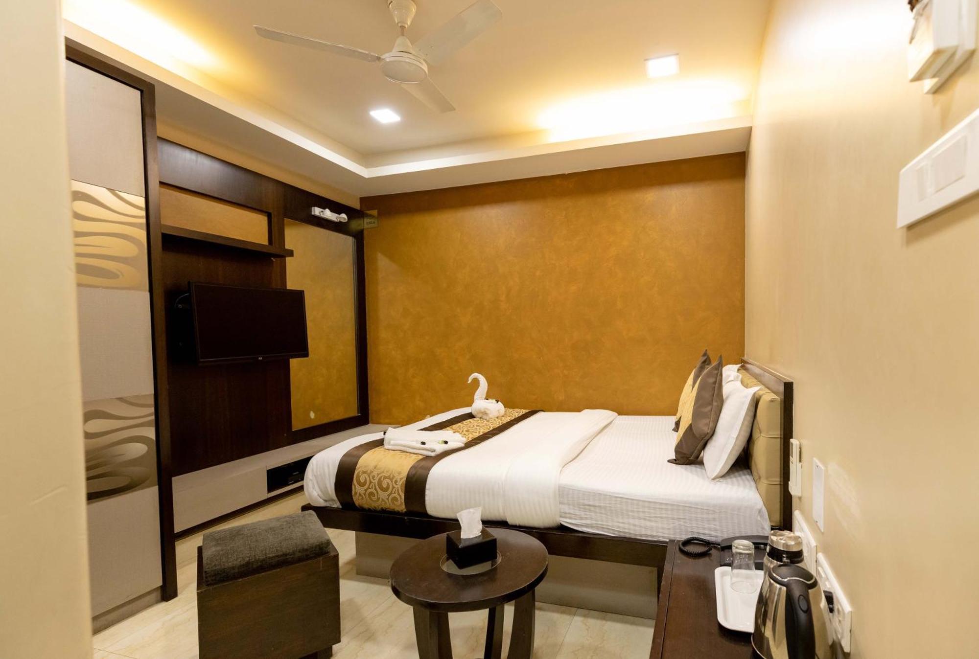 The Majlis Hotel - Colaba Mumbai Eksteriør bilde