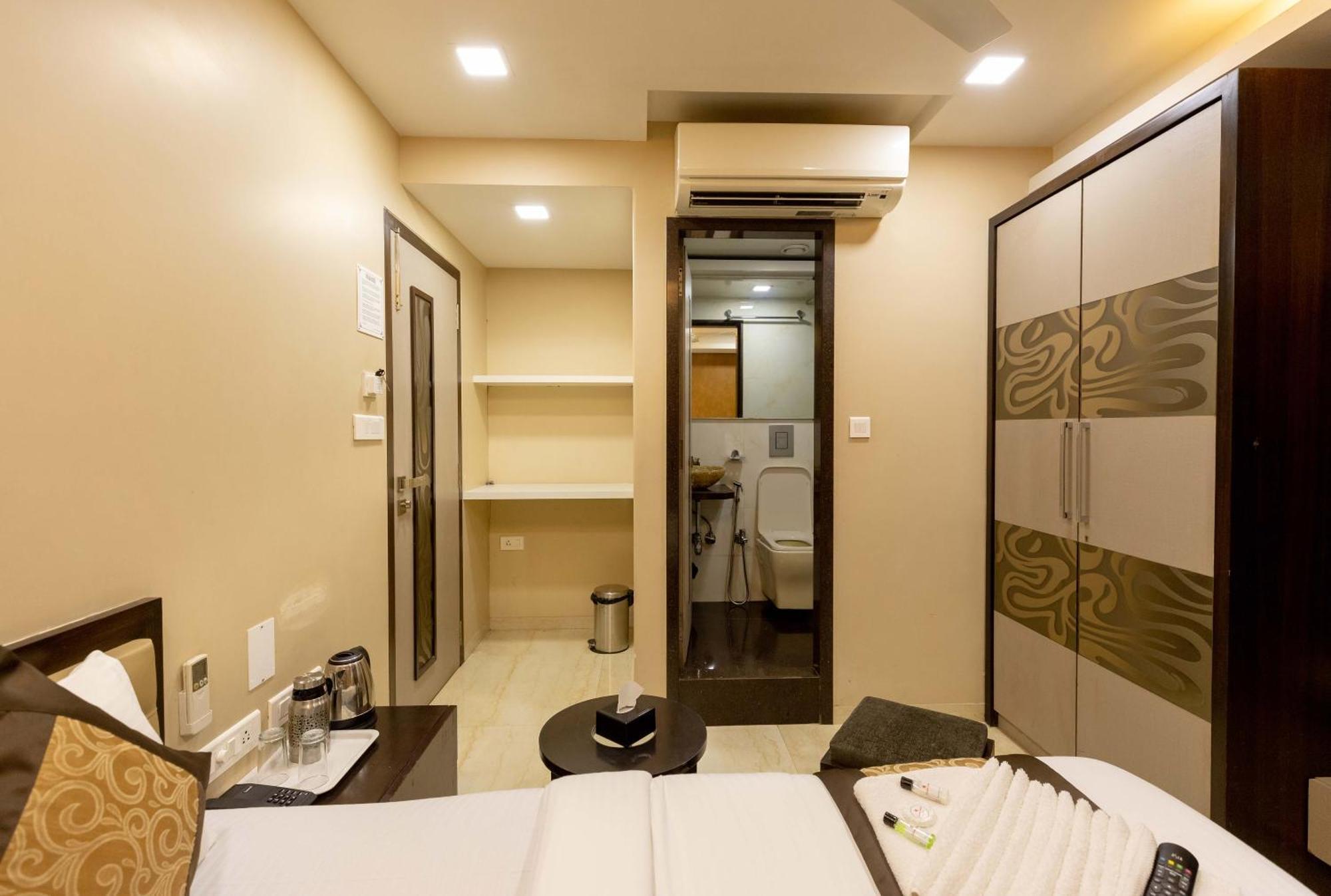 The Majlis Hotel - Colaba Mumbai Eksteriør bilde