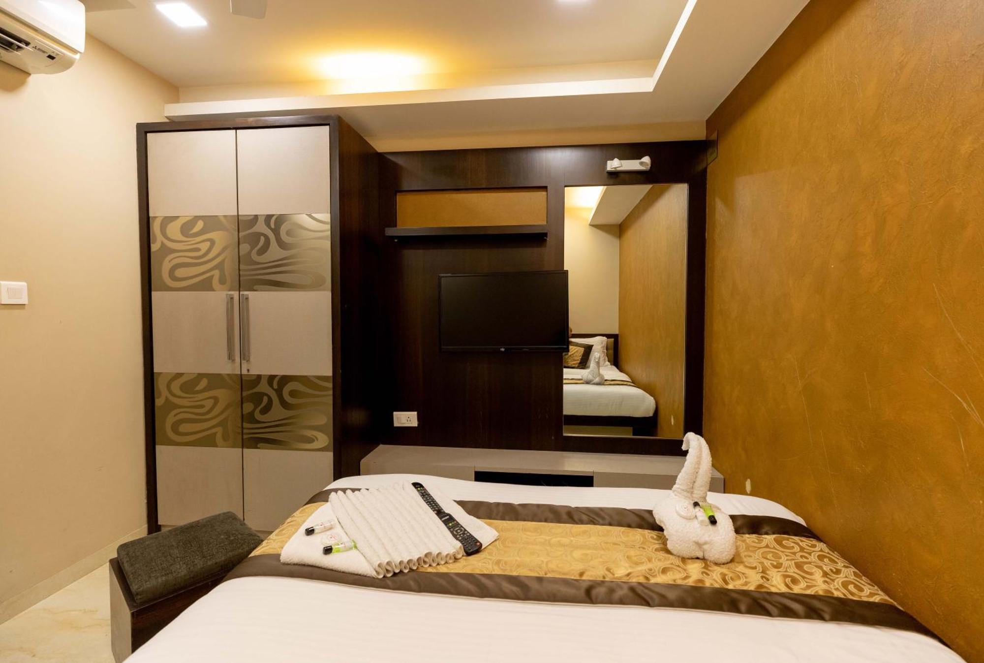 The Majlis Hotel - Colaba Mumbai Eksteriør bilde