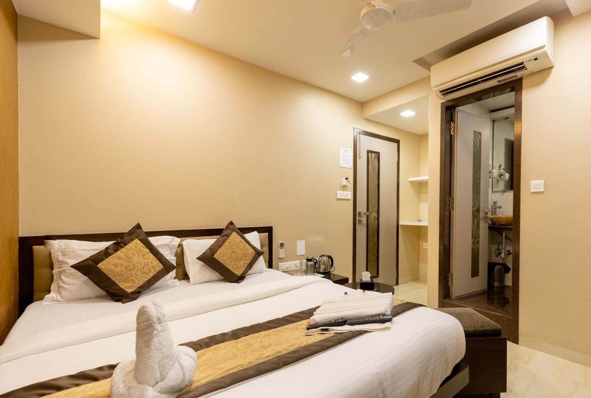 The Majlis Hotel - Colaba Mumbai Eksteriør bilde